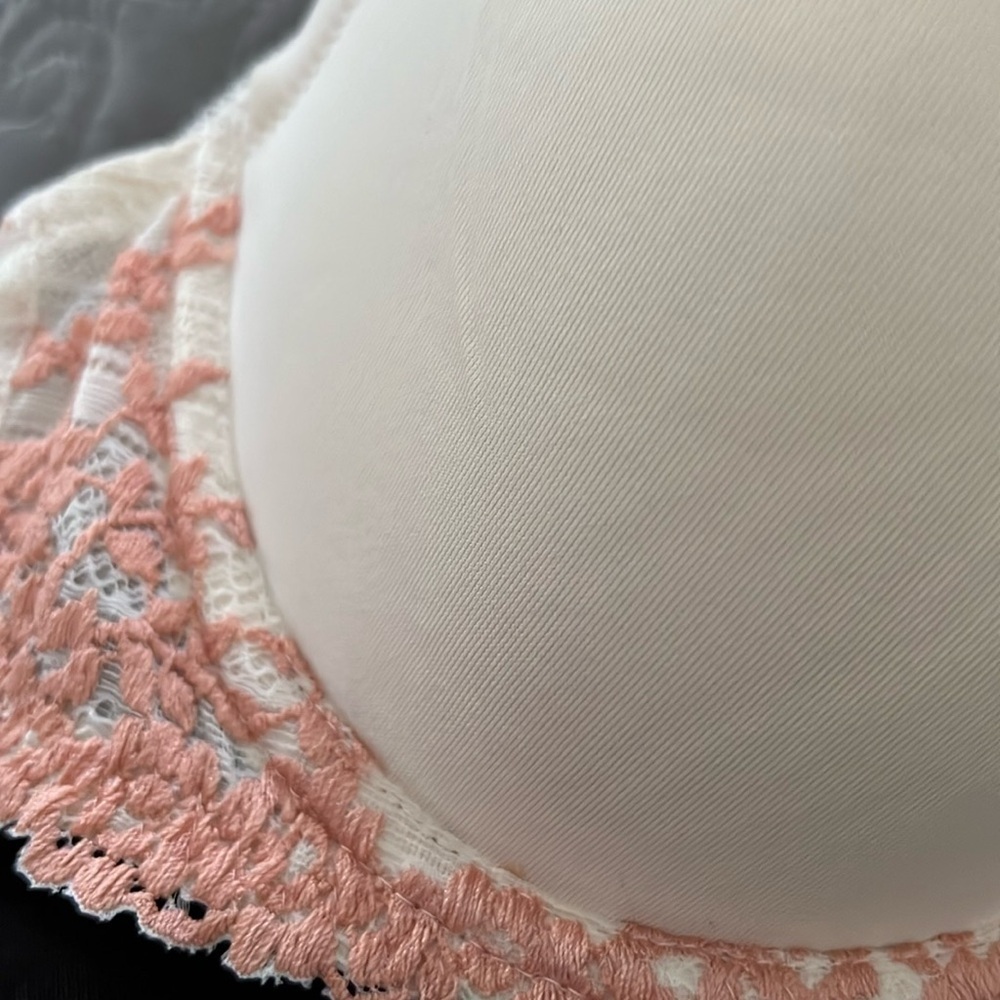 Wacoal Lace Embroidered Bra size 38C NWOT - Picture 5 of 7
